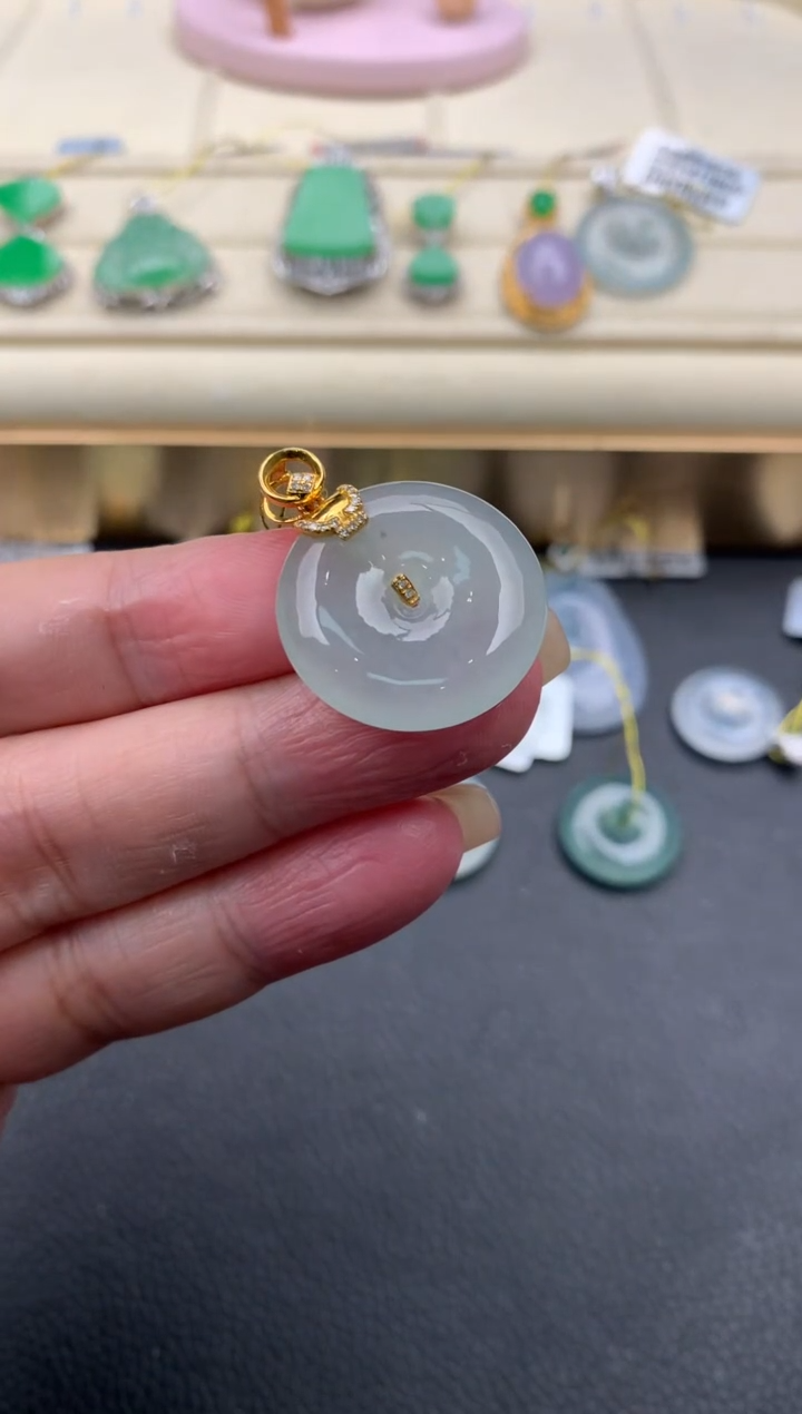 【闪购商品】翡翠颈饰18K金镶嵌Q727      
