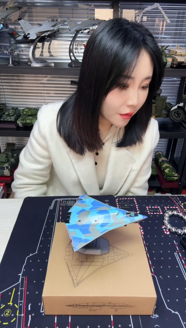 1/144合金飞机模型歼36蓝色