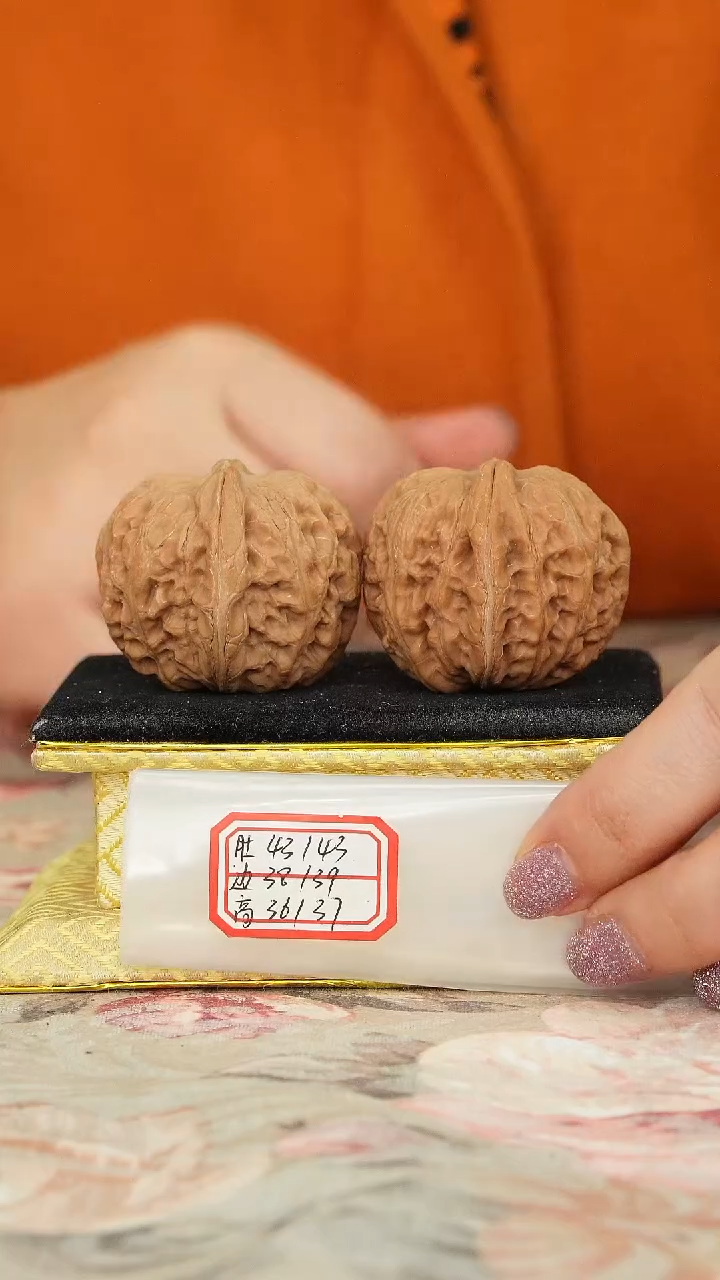 【闪购商品】文玩核桃把件平谷元宝有修