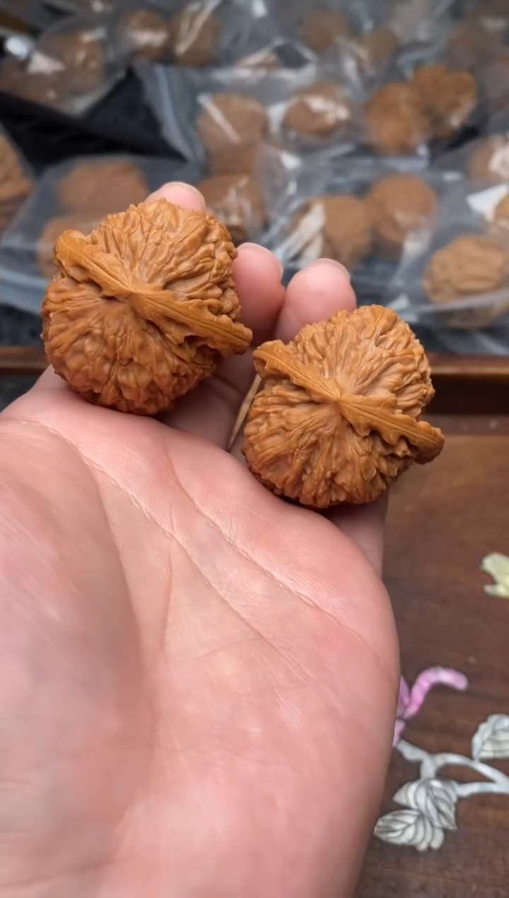 【闪购商品】文玩核桃把件G79号38尺白狮子