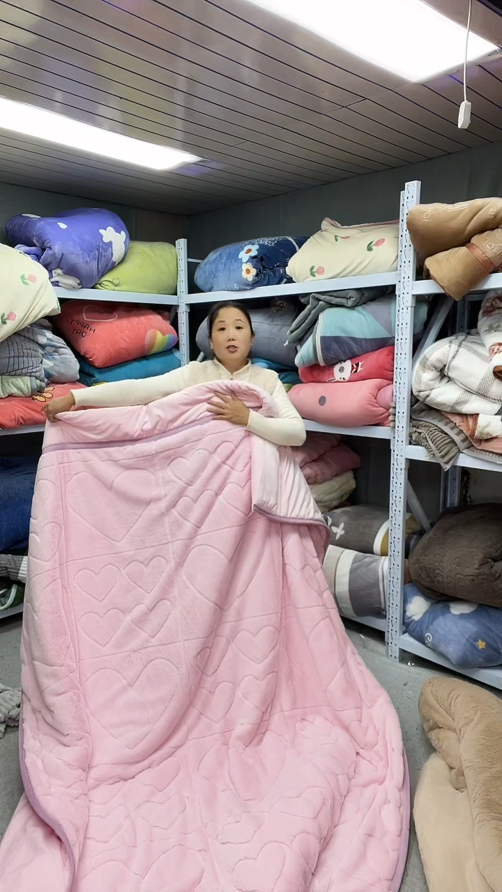 牛奶绒180+200仿兔毛被子。