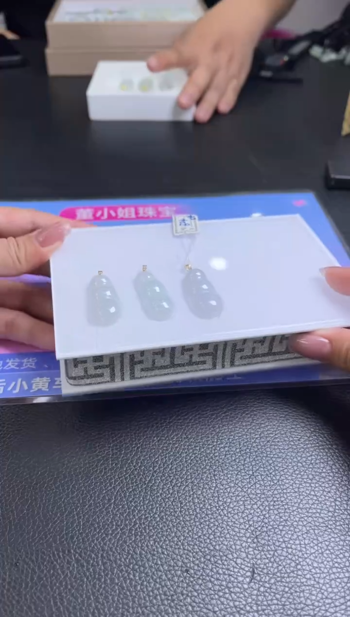 【闪购商品】翡翠颈饰18K金镶嵌B24多样性发一件/配绳子