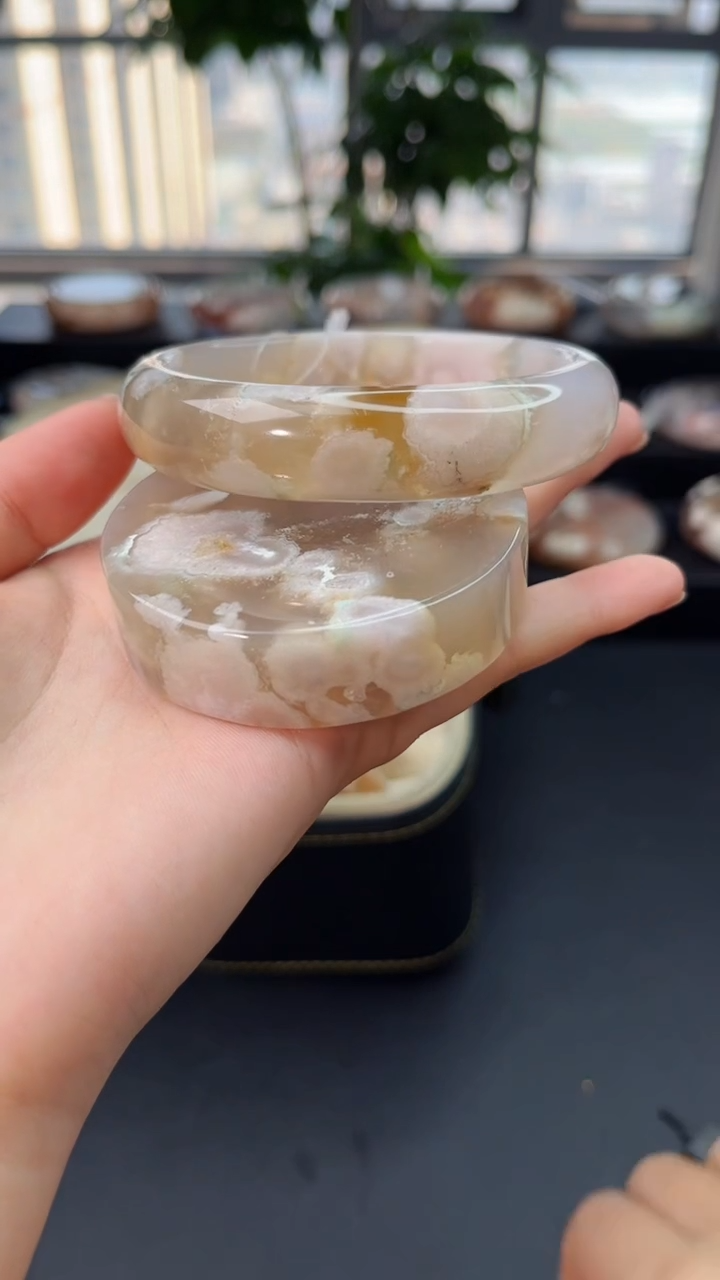 【闪购商品】石英质玉手镯未镶嵌赠送镯心（圈口65