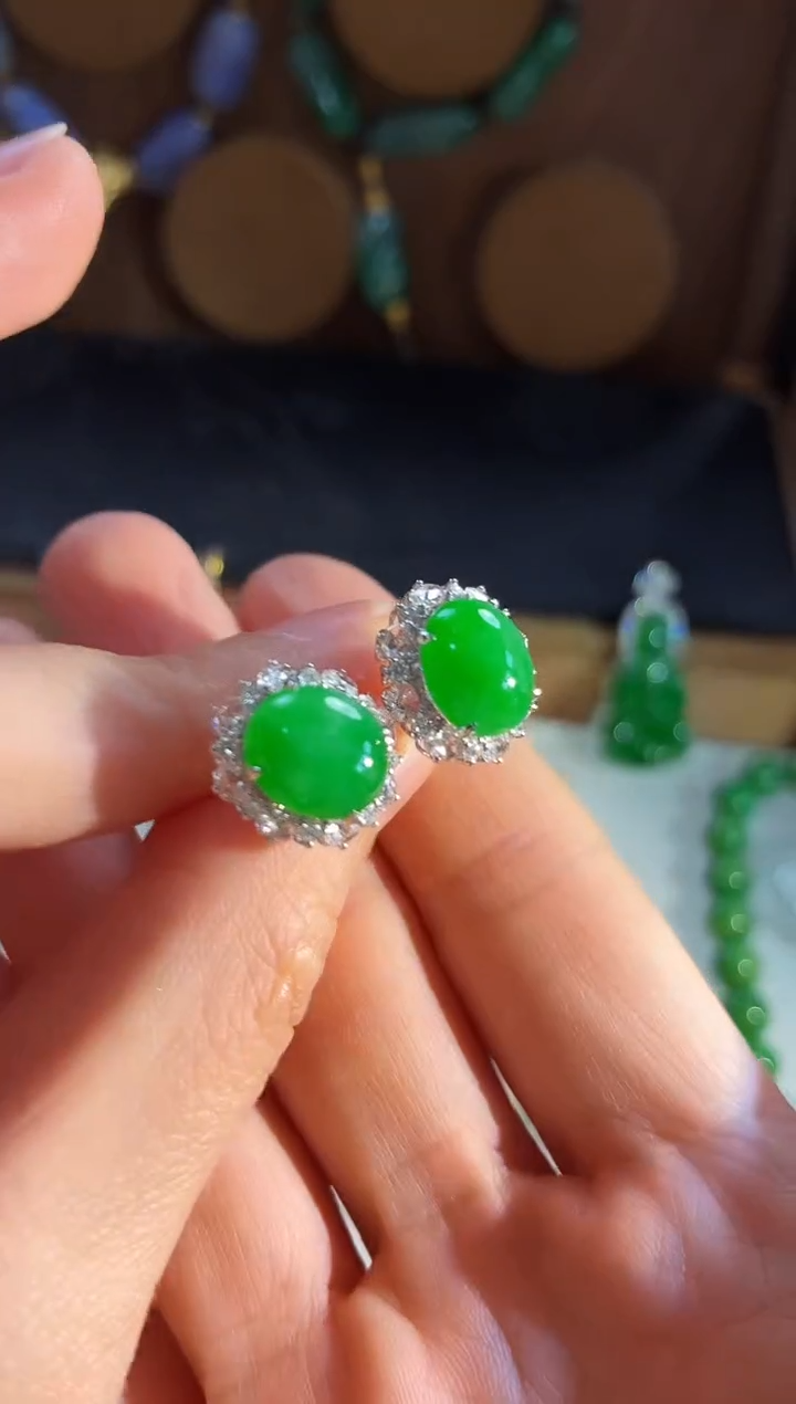 18K金镶嵌翡翠耳饰耳饰
