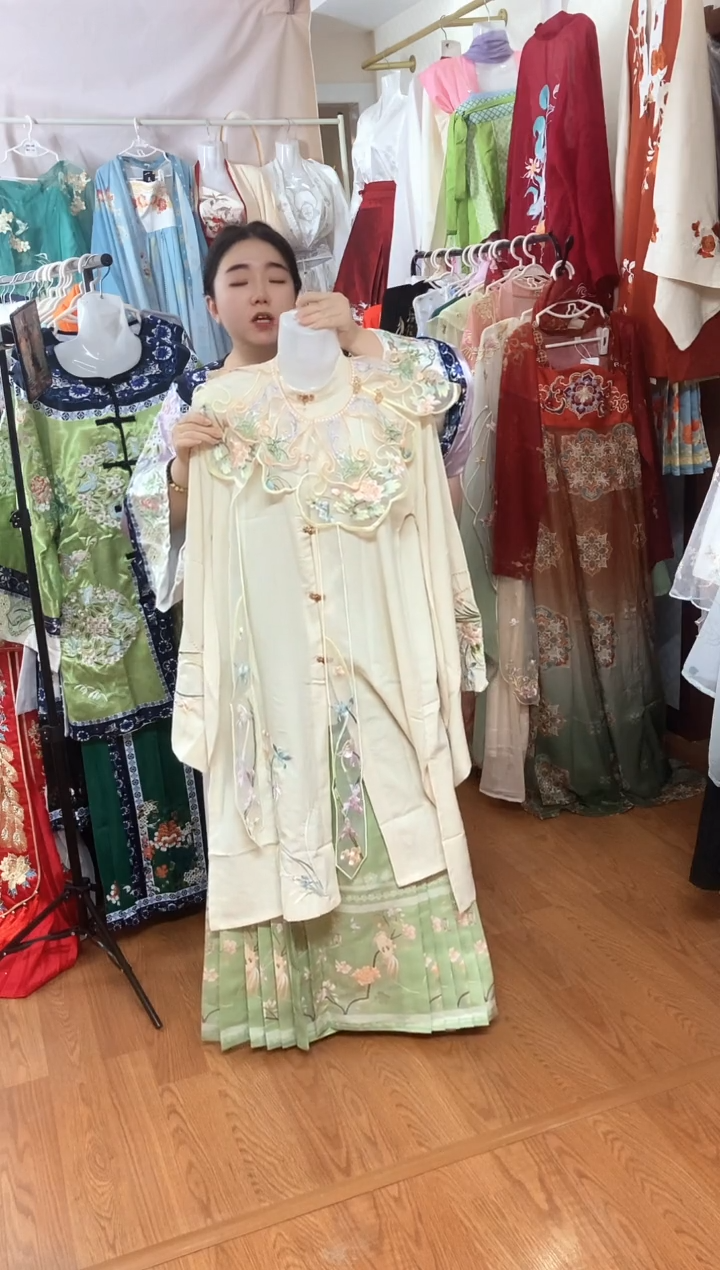 孤品汉服 高品质特价 偶有微瑕 NO退NO换 介意勿拍