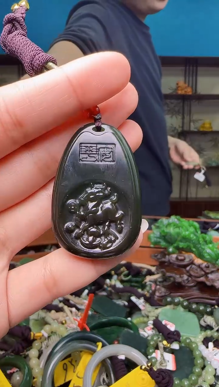 颈饰未镶嵌和田玉1