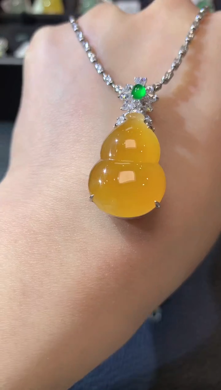 【闪购商品】翡翠吊坠(不含链)18K金镶嵌E11