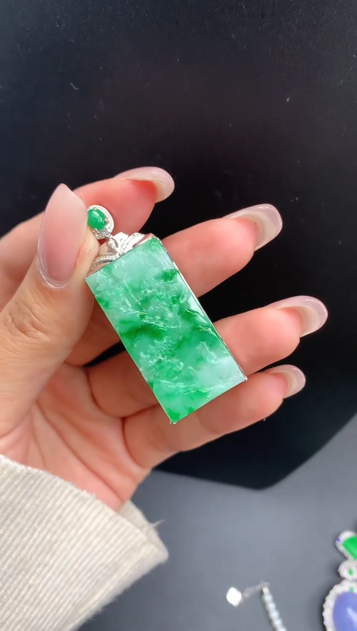 【闪购商品】翡翠颈饰18K金镶嵌山水牌1537