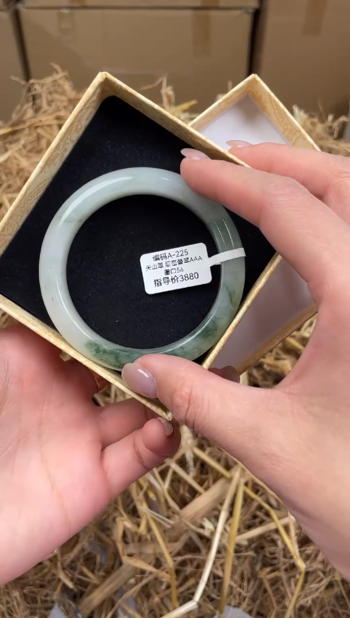 未镶嵌手镯石英质玉A225