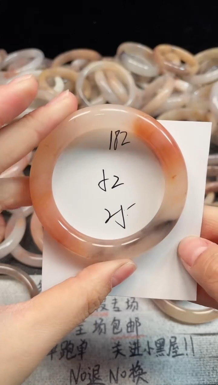 未镶嵌手镯石英质玉182