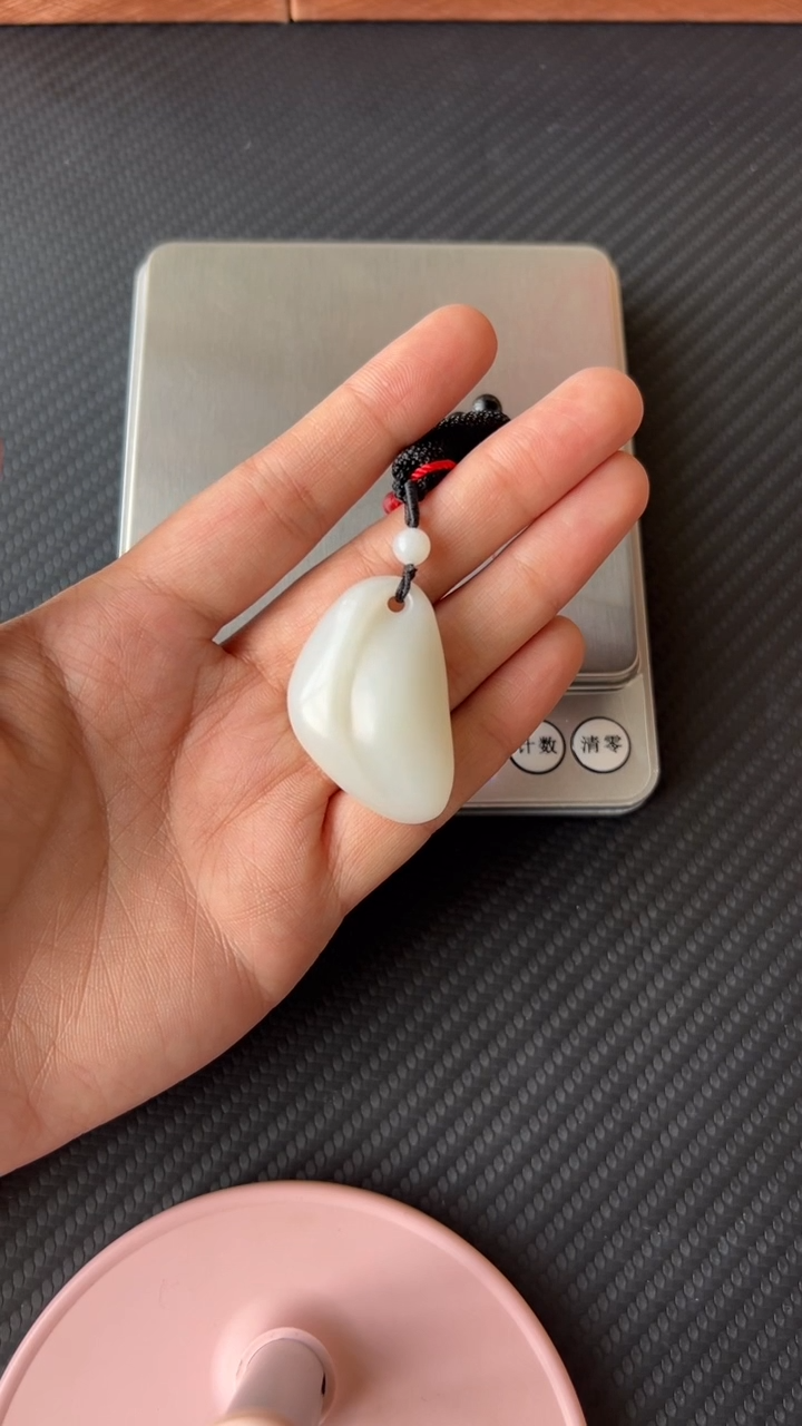 【闪购商品】和田玉吊坠(赠链)未镶嵌且末微色差米达