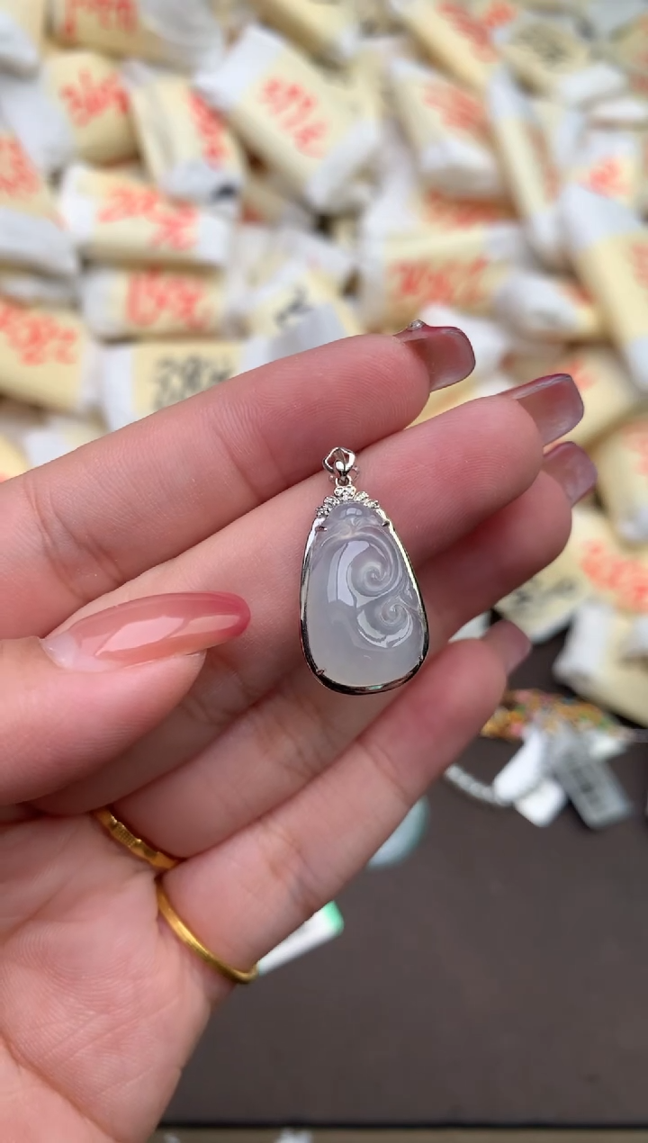 翡翠挂件18K金镶嵌—