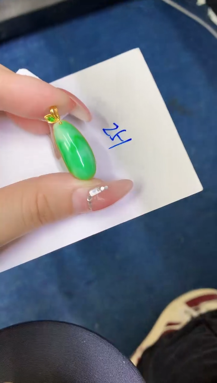 【闪购商品】翡翠颈饰18K金镶嵌000000000000