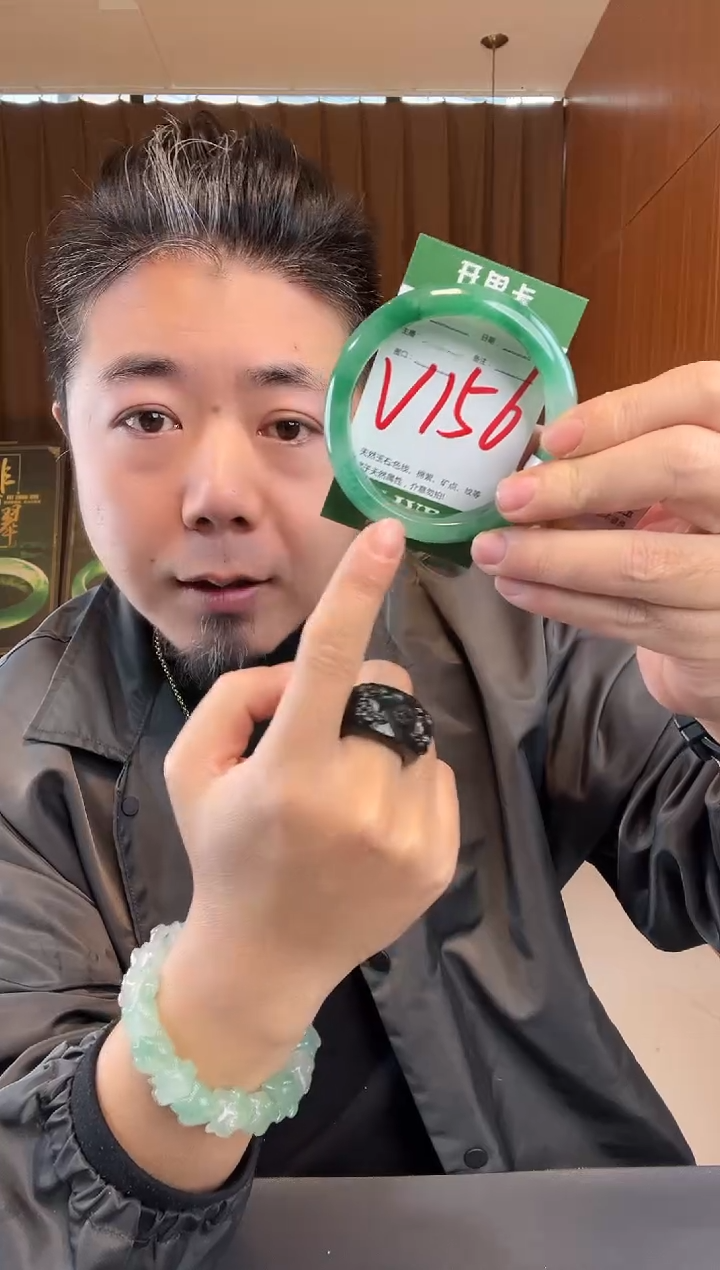 【闪购商品】石英质玉手镯未镶嵌非洲翠