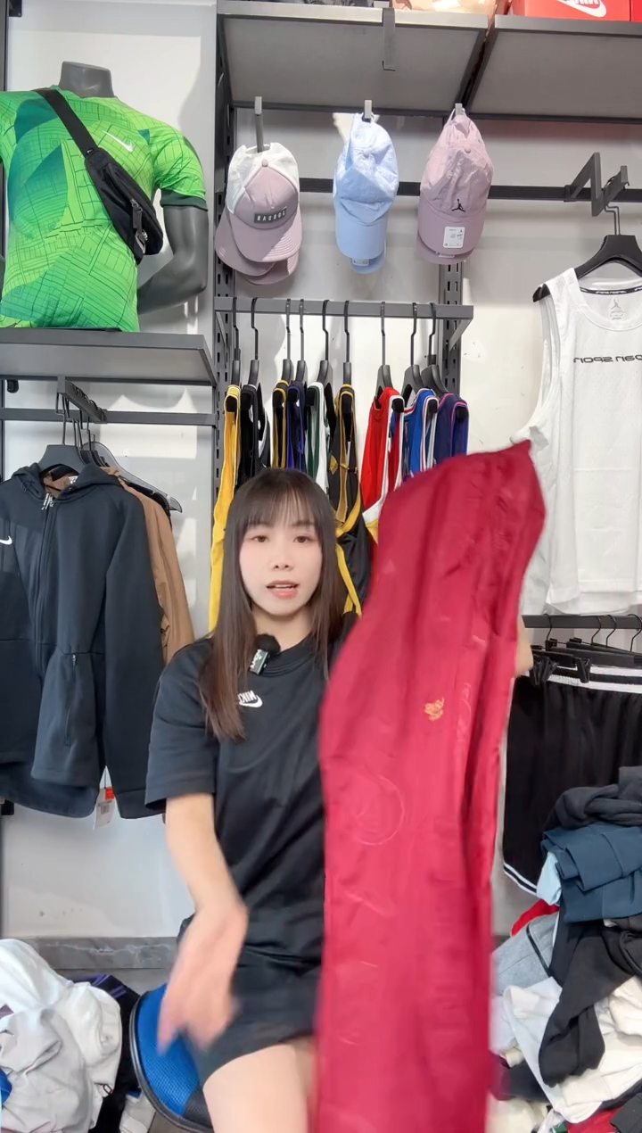 1749编码 耐克卫衣服饰过款为准 尺码L