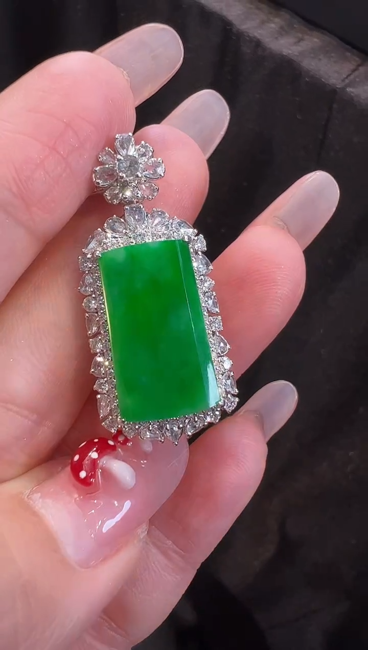 【闪购商品】翡翠颈饰18K金镶嵌吊坠