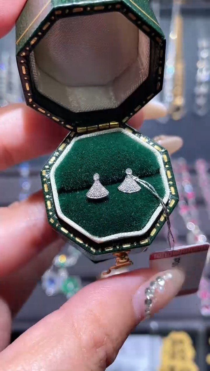 【闪购商品】钻石耳饰18K金镶嵌钻石耳饰