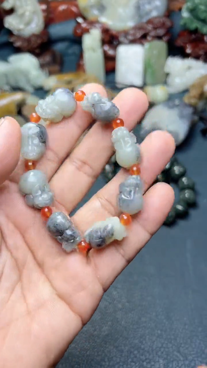 和田玉未镶嵌把件-