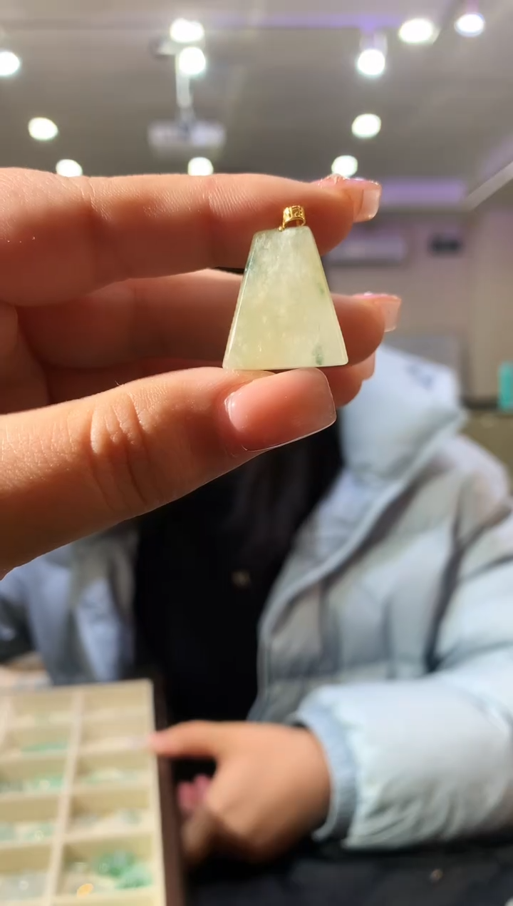 【闪购商品】翡翠吊坠(不含链)18K金镶嵌119zfp翡翠时尚