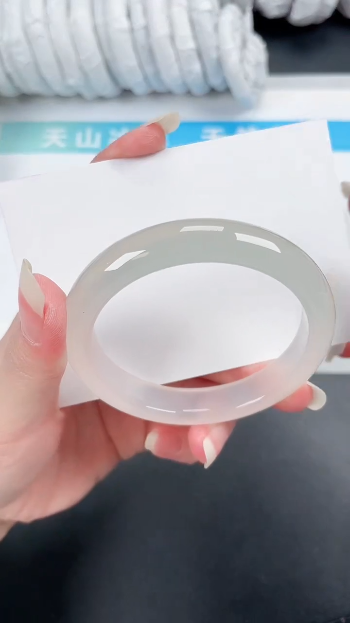 【闪购商品】石英质玉手镯未镶嵌320-55.5