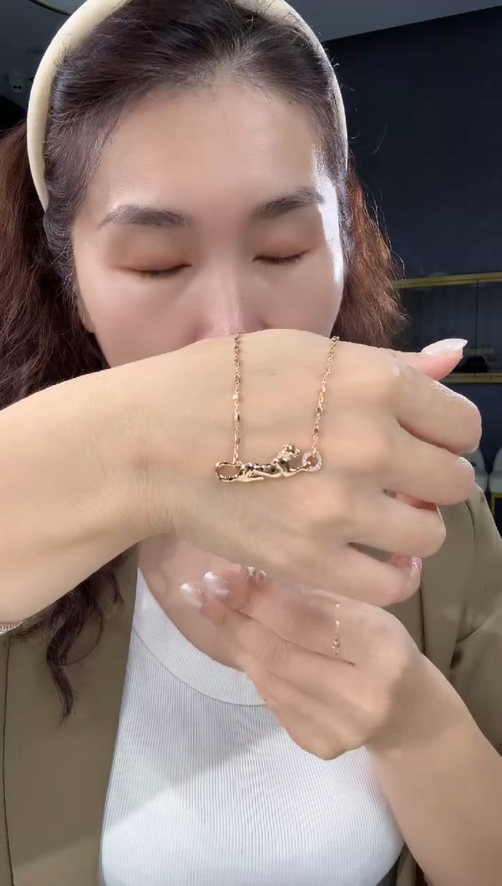 项链18K金镶嵌钻石项链