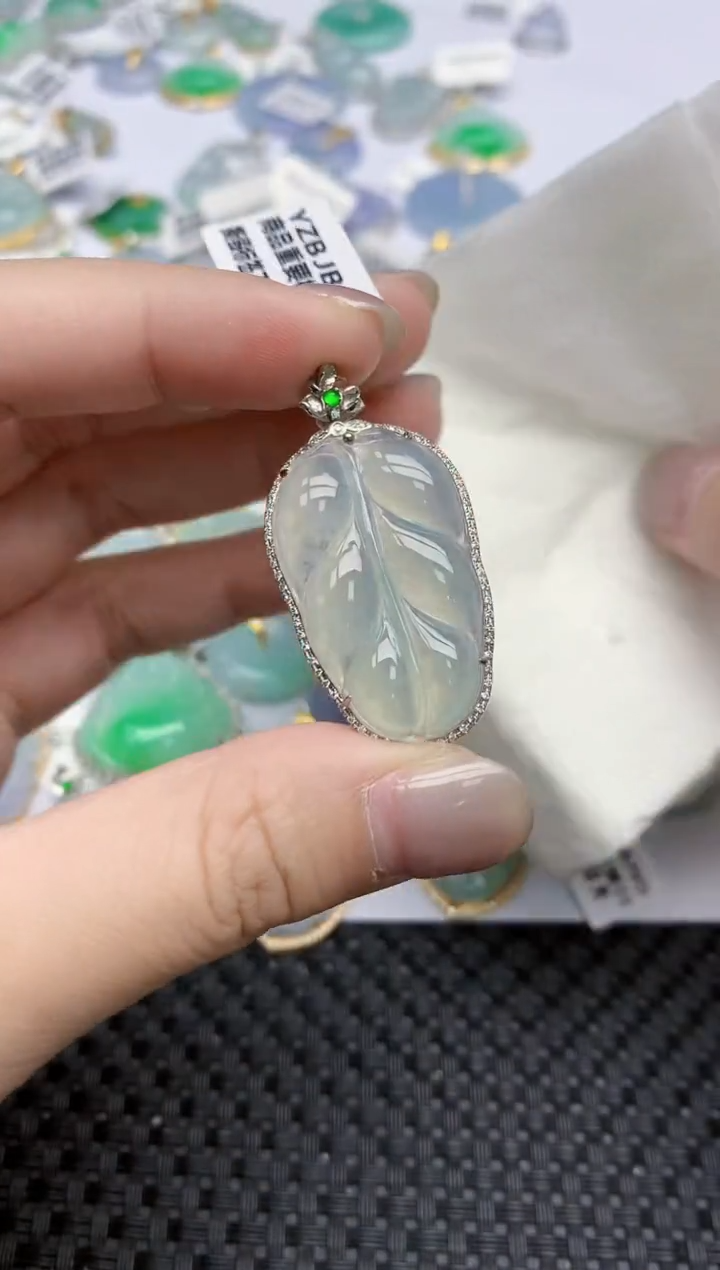【闪购商品】翡翠颈饰18K金镶嵌天然翡翠A货