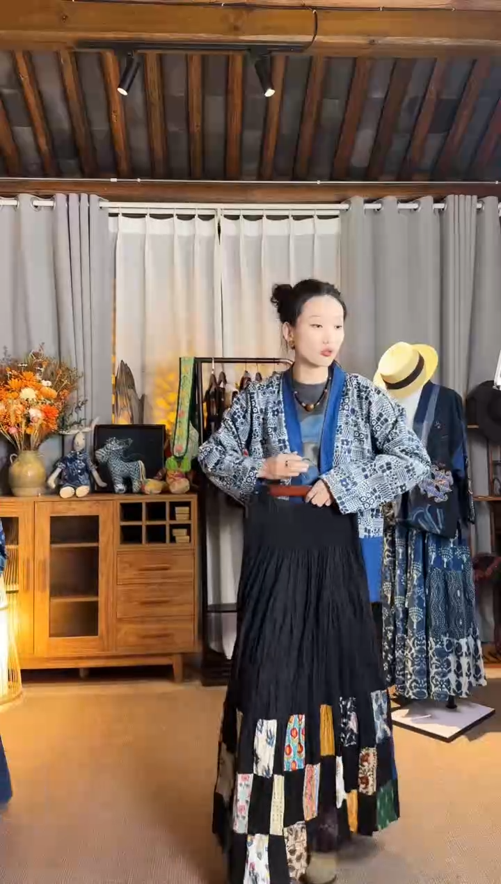 【闪购商品】设计师款上黑下百福裙子