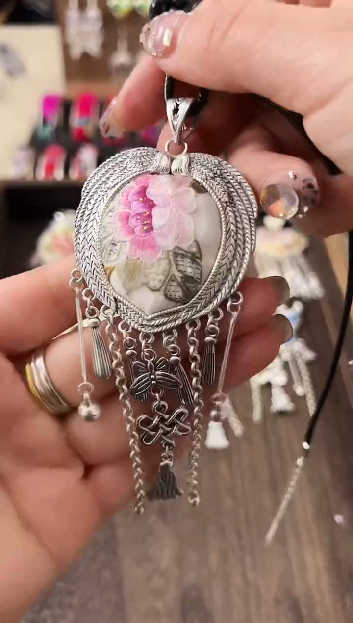 【闪购商品】织绣民族风老绣饰品137