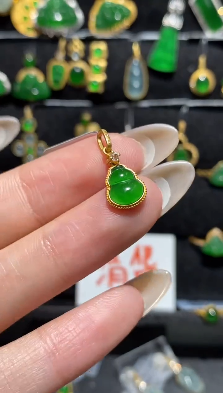 【闪购商品】翡翠颈饰18K金镶嵌吊坠