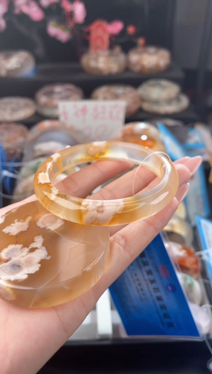 【闪购商品】石英质玉手镯未镶嵌56