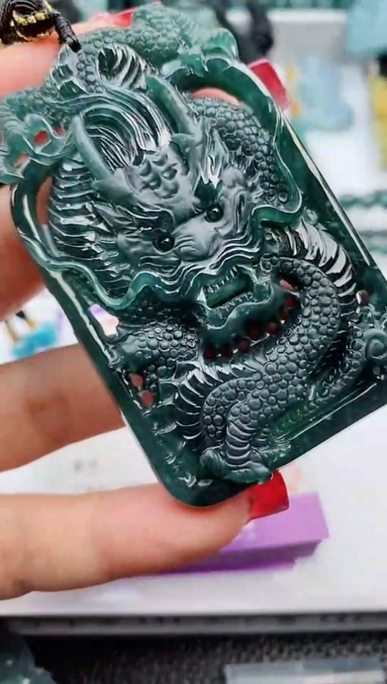 【闪购商品】翡翠颈饰未镶嵌             