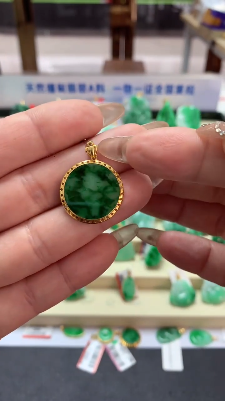 【闪购商品】翡翠吊坠(不含链)18K金镶嵌挂件