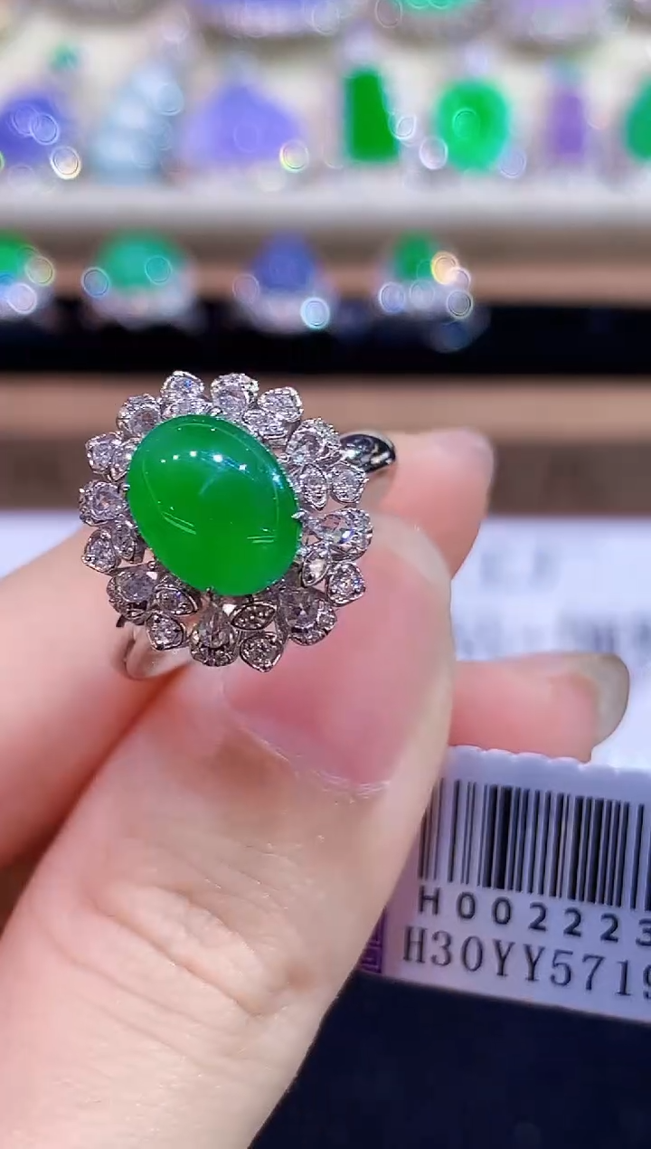 18K金镶嵌戒指翡翠Y****n多样性发其一