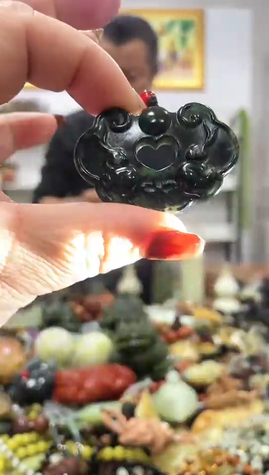 未镶嵌岫玉挂件 