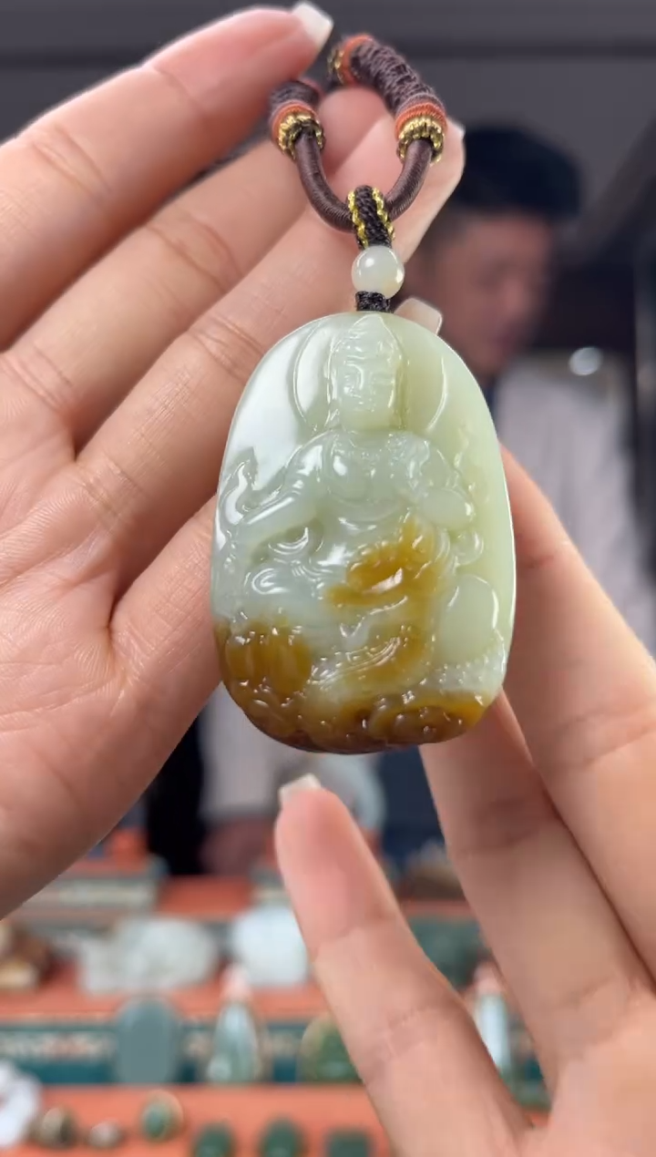 颈饰未镶嵌和田玉佩佩