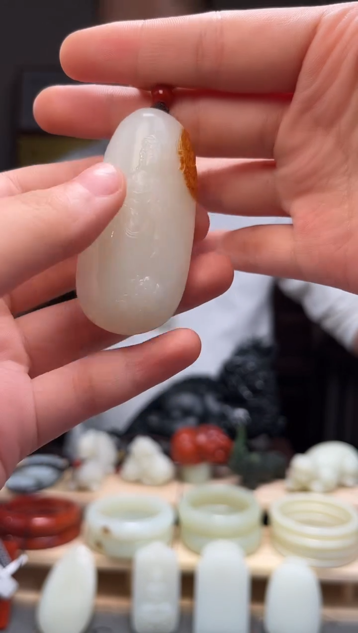 颈饰未镶嵌和田玉吊坠