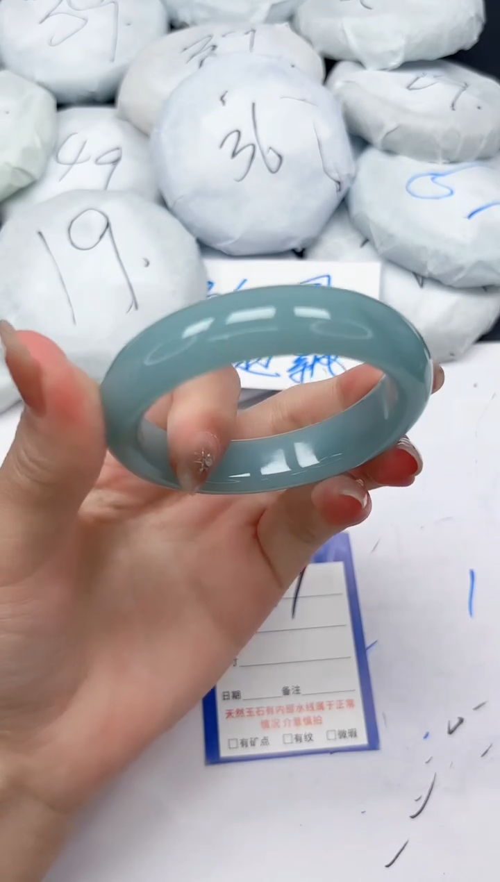 未镶嵌手镯石英质玉177/54.6