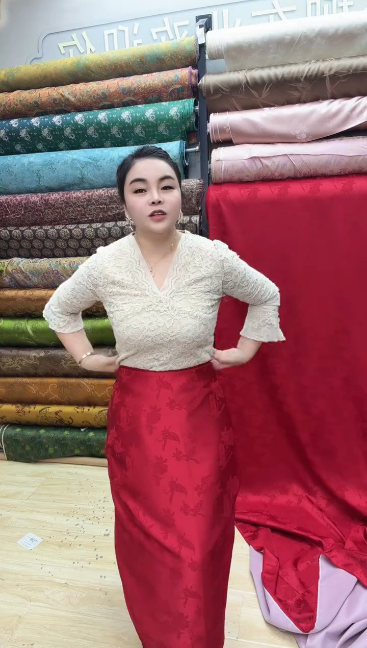 18号红色醋酸浮雕提花 半米价