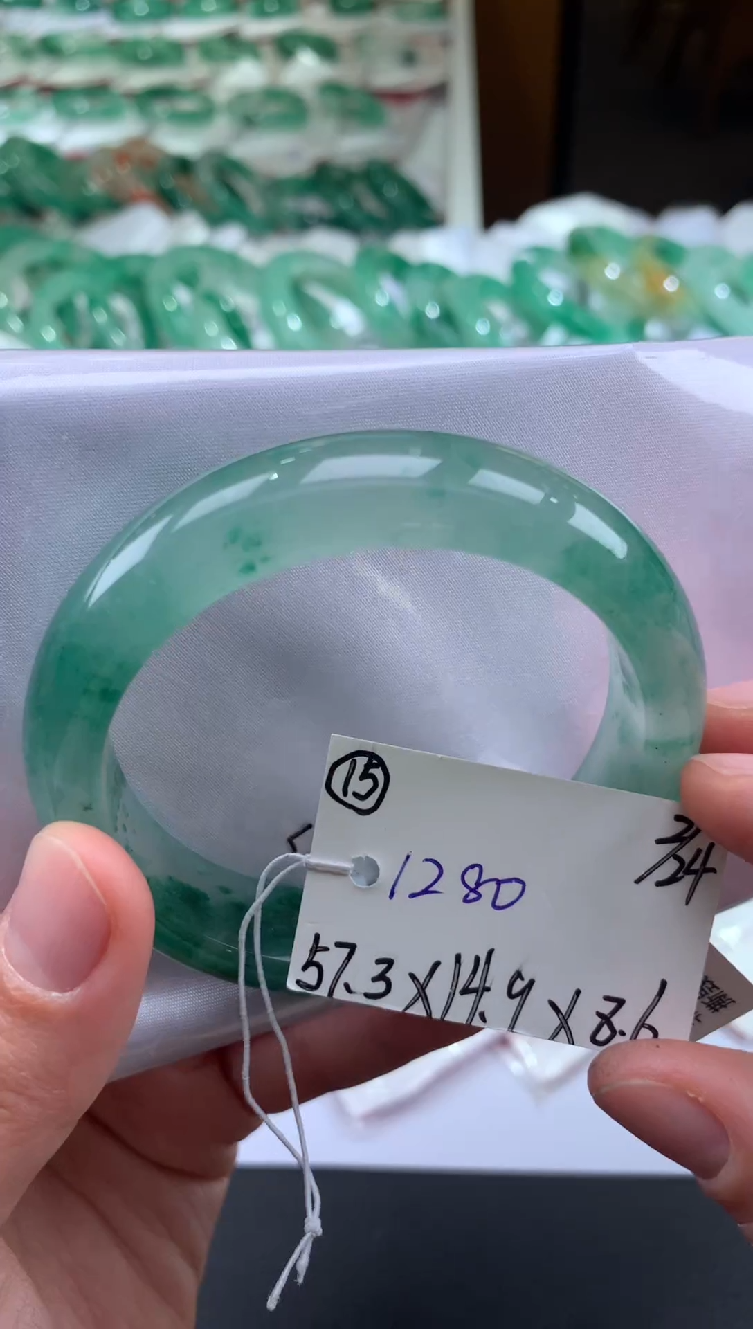【闪购商品】石英质玉手镯未镶嵌拍下联系小耳机看购买须知！！！