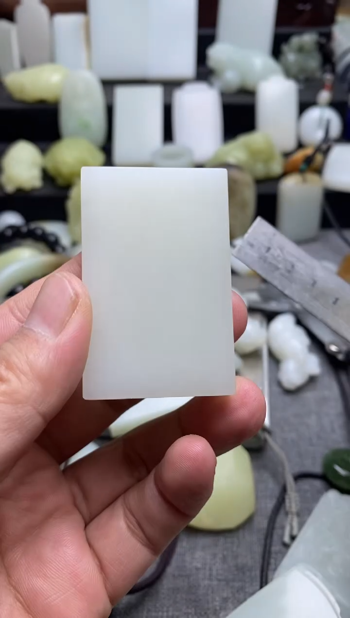 未镶嵌吊坠定制和田玉希****区雕刻定制