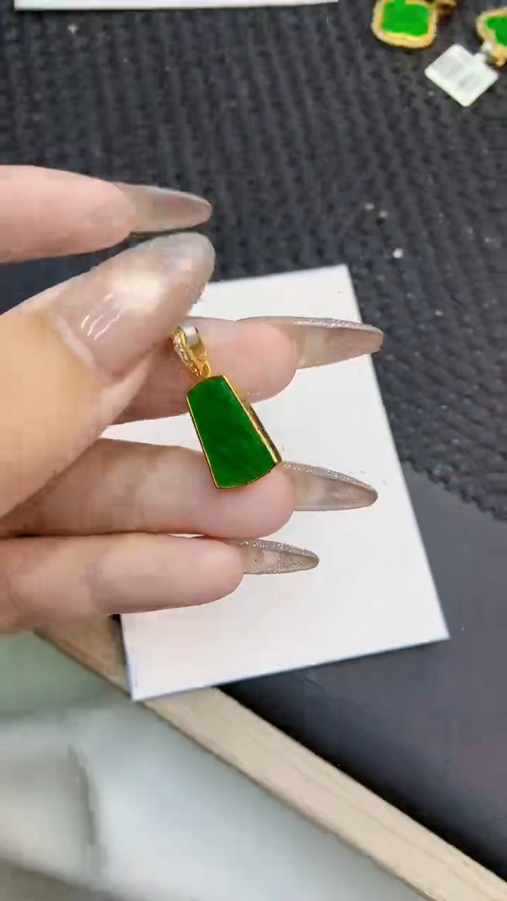 颈饰未镶嵌翡翠1