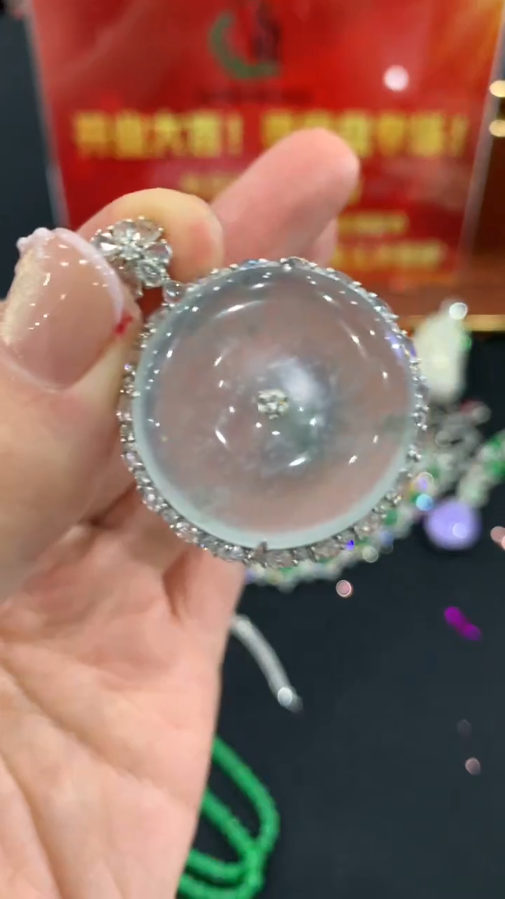 吊坠(不含链)18K金镶嵌翡翠开业不退换