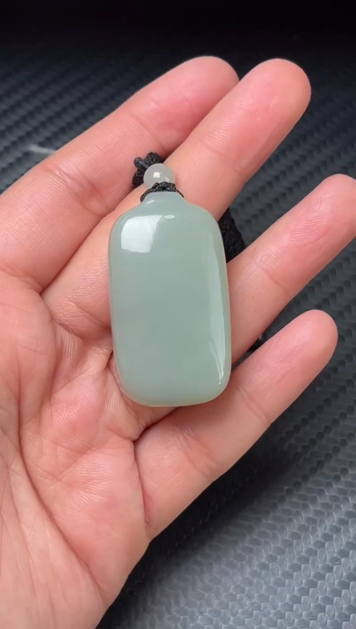 吊坠(赠链)未镶嵌和田玉且末近矿微色差吊坠