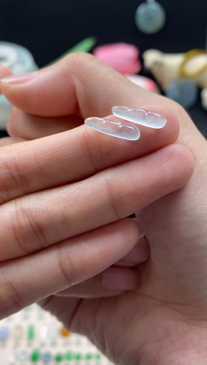 【闪购商品】翡翠颈饰未镶嵌翡翠白冰福豆一对