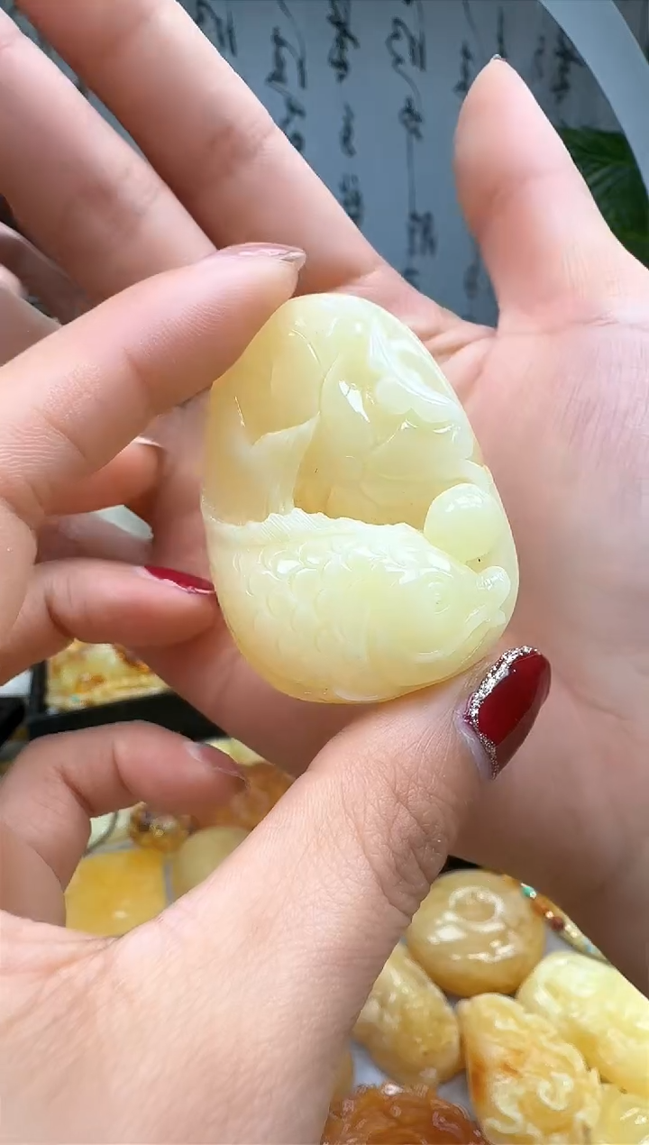 【闪购商品】琥珀裸石未镶嵌挂坠