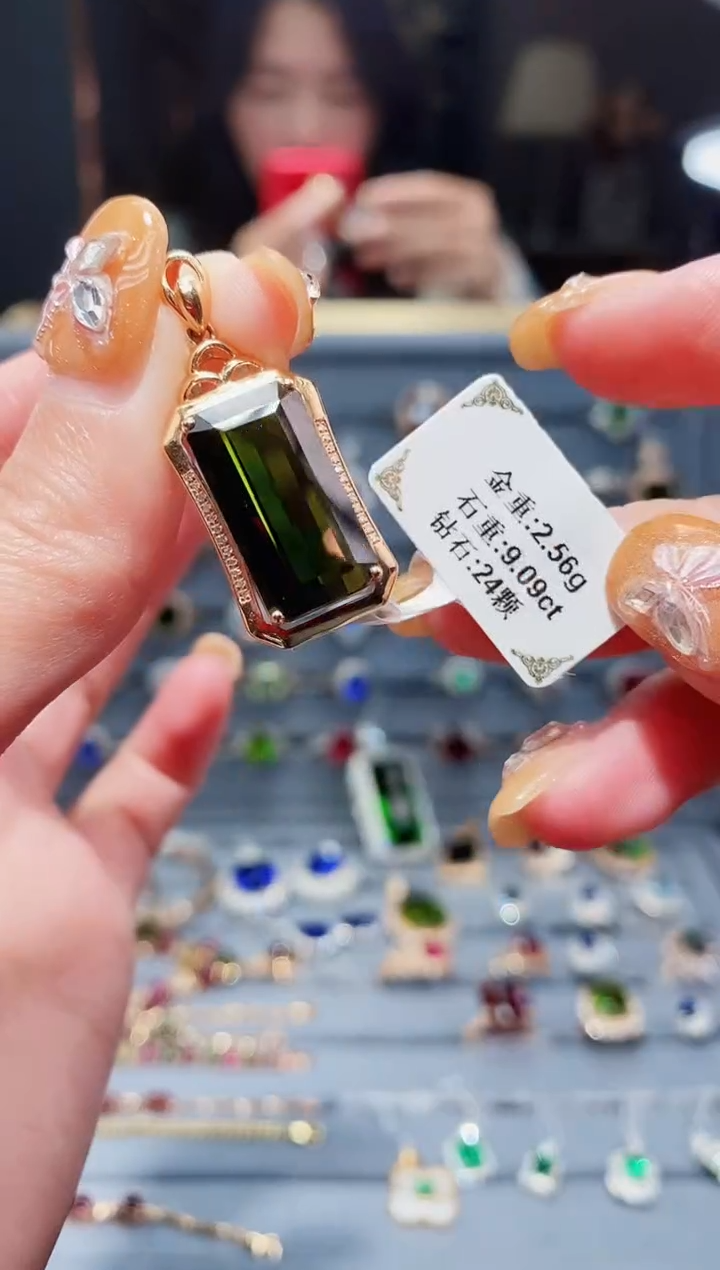 【闪购商品】碧玺颈饰18K金镶嵌9.09ct