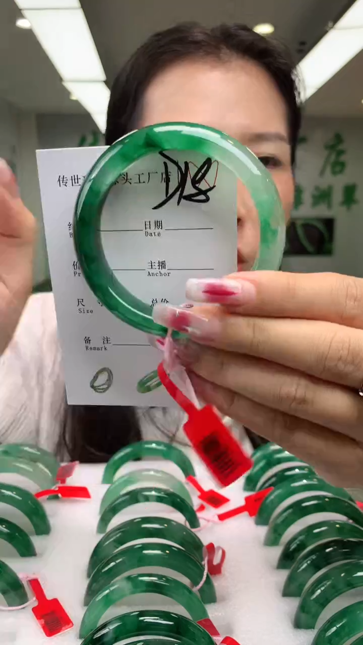 【闪购商品】石英质玉手镯未镶嵌54+