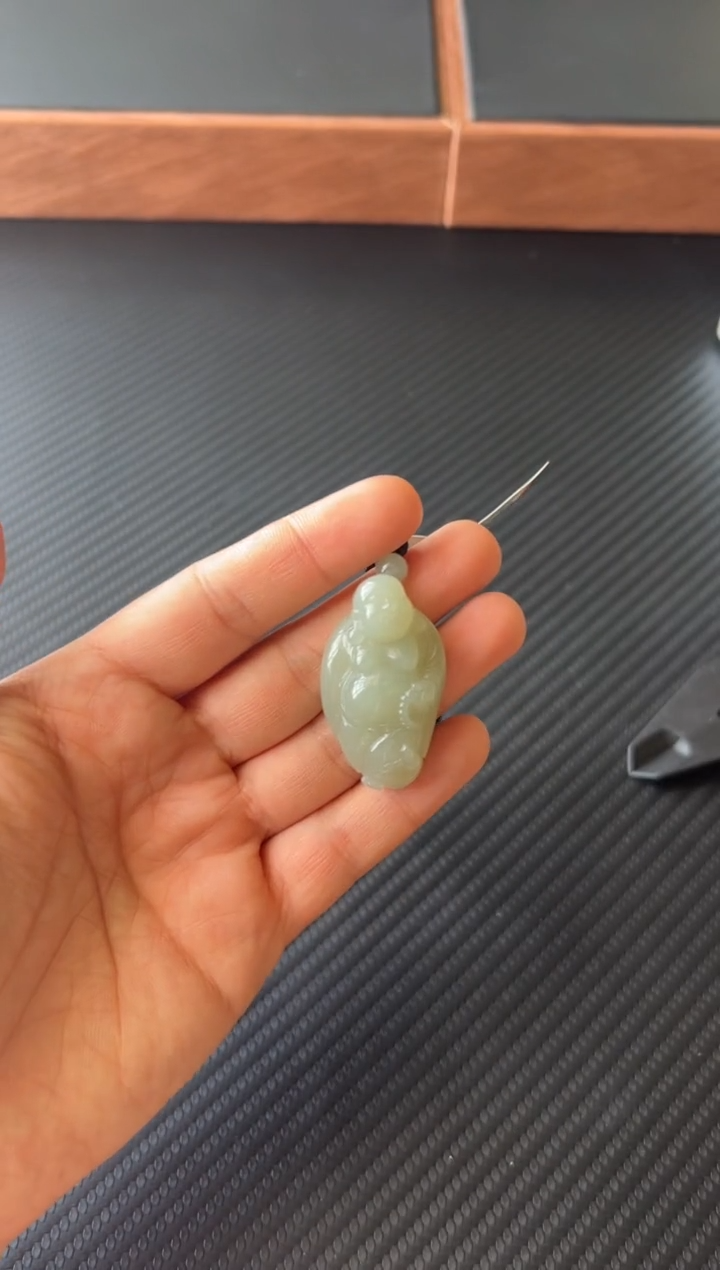和田玉未镶嵌吊坠(赠链)且末微色差近矿kj