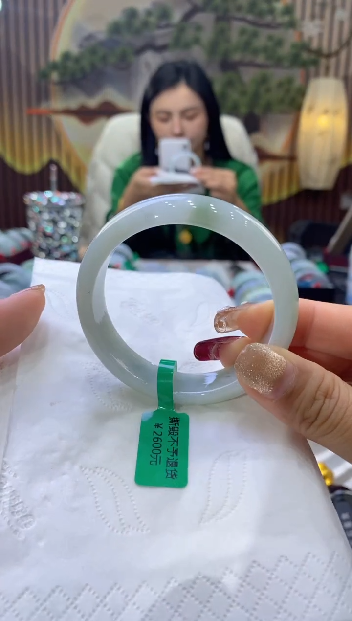 【闪购商品】翡翠手镯未镶嵌多人00849