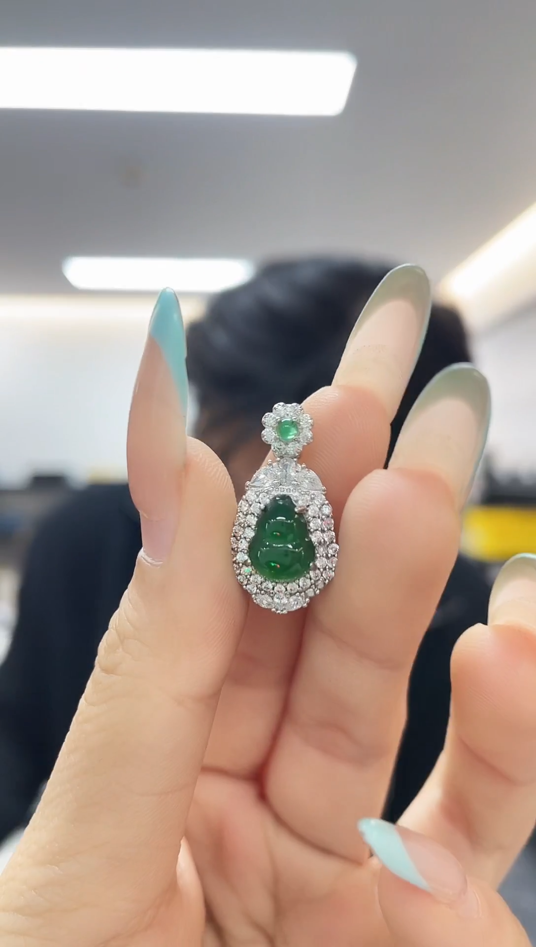 颈饰未镶嵌翡翠（多样性发一件）